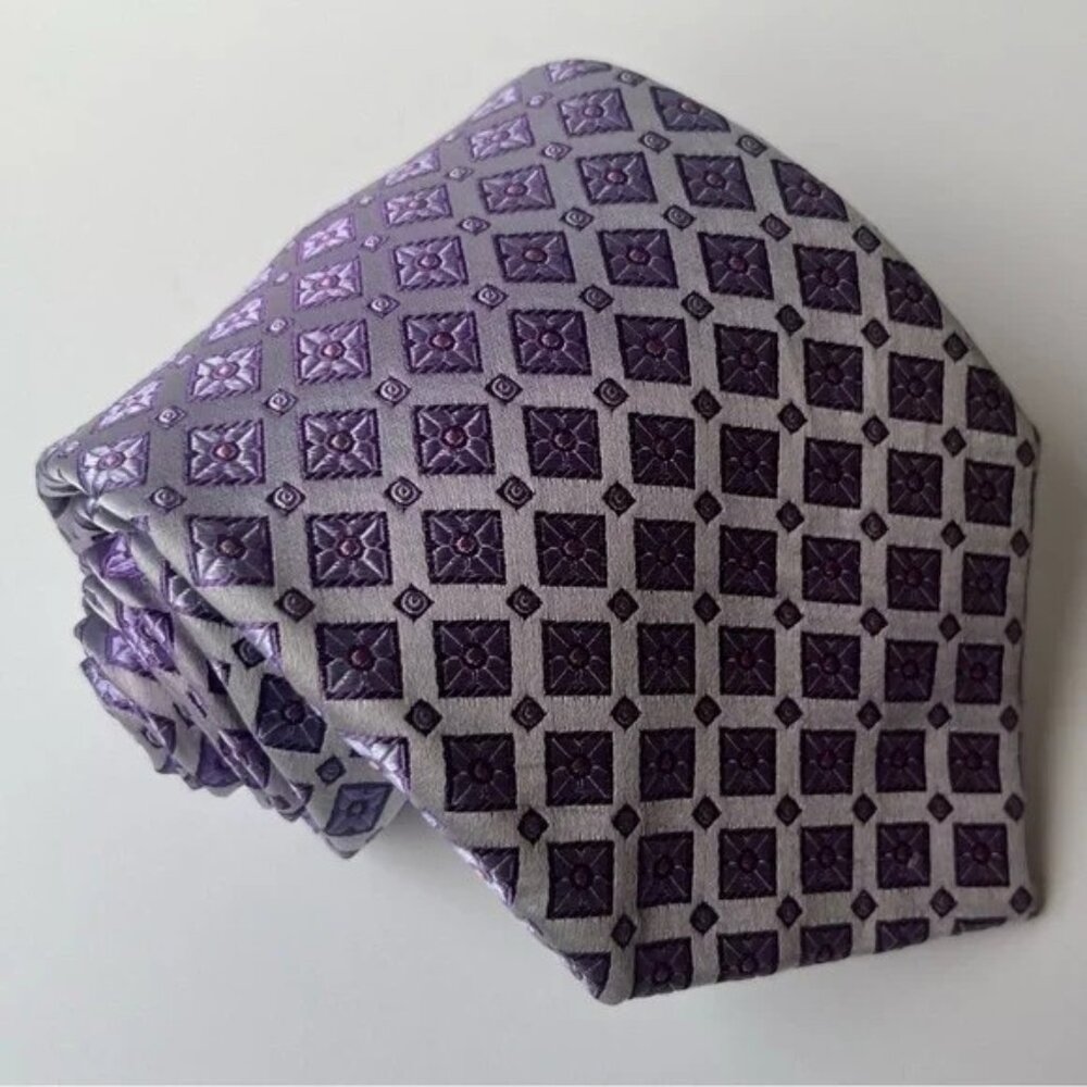 Tasso Elba Men's Necktie 100% Silk Purple Geometric Pattern